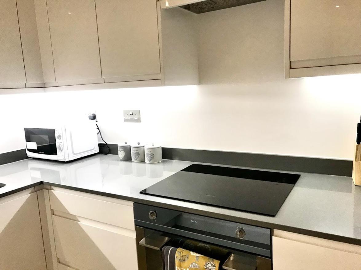 Maplewood Luxurious One-Bed Flat With Free Parking Hotel St Albans Exterior photo